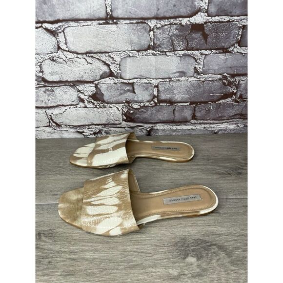 Saks Fifth Avenue White Tan Patent Leather Slides Open Toe Flats Sandals Women 9 - Picture 10 of 16